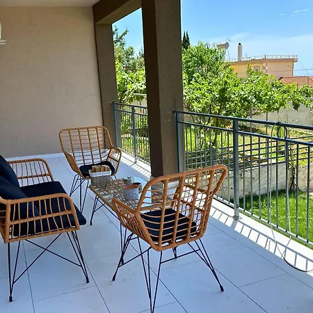 Viewtopia House 4* Дхерми