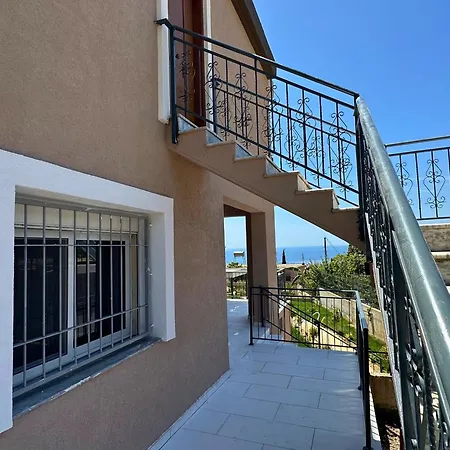 Гостевой дом Viewtopia House 4*