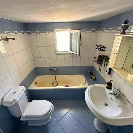 Viewtopia House Guest house *